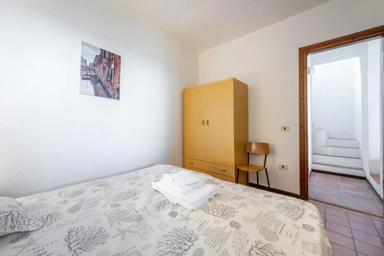 Vila Accu Is Prezzus Tipo H Fronte Mare Villasimius 0*,  Itálie